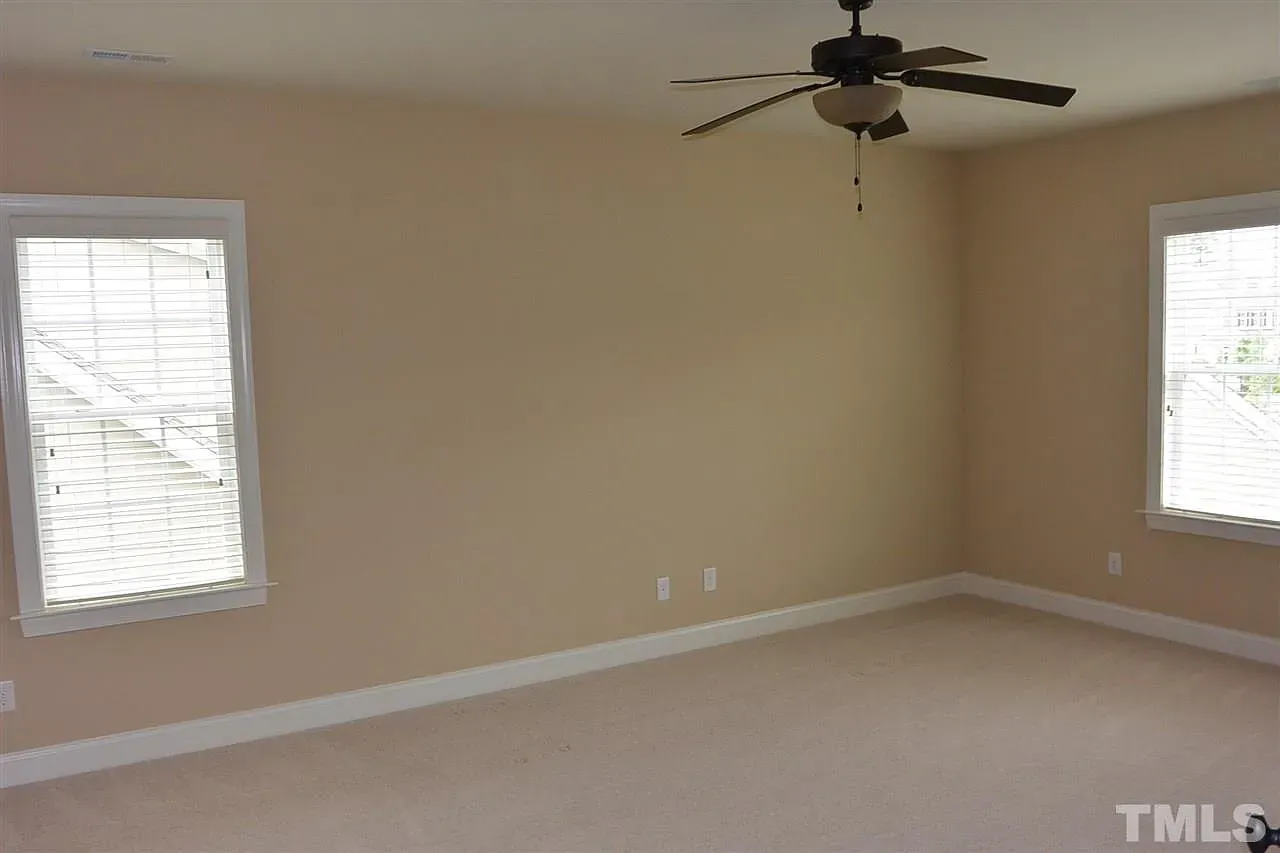 APARTMENT (8)
