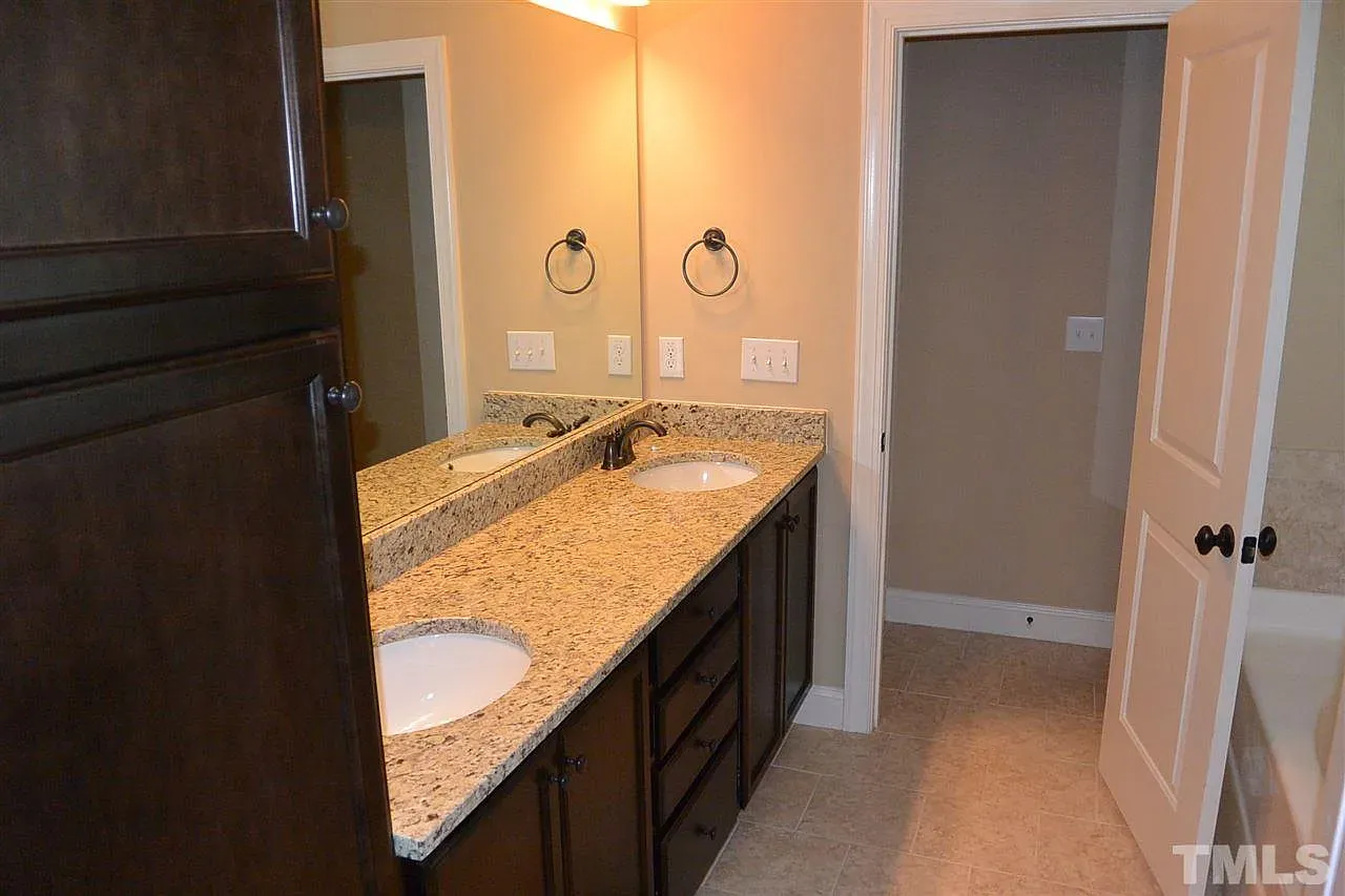 APARTMENT (14)