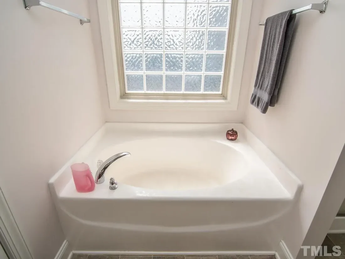 89c6a49e71c1759991e9fe44c98e764f-uncropped_scaled_within_1344_1008