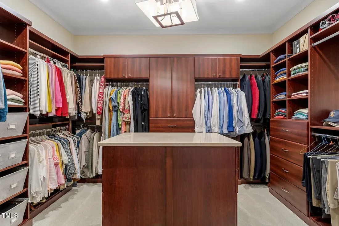 LUXURY (44)