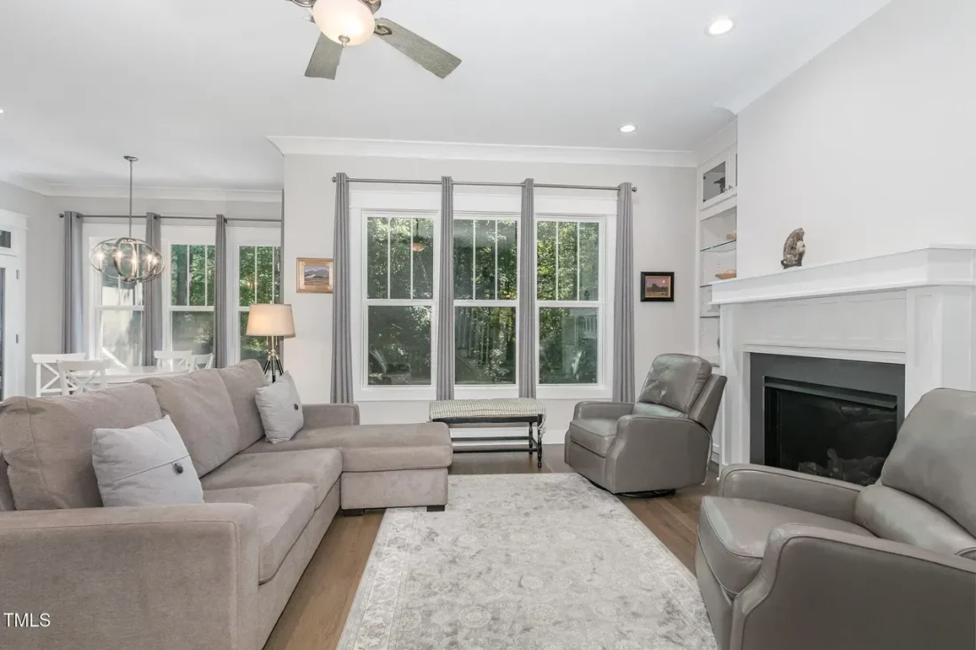 imageye___-_e7a7c2672b7f3bc7f560bbeac66ac1c9l-m1279211632rd-w1280_h960