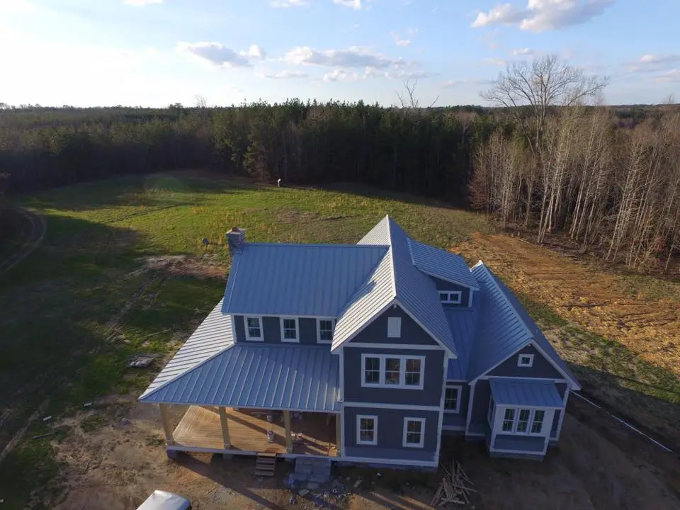 Farmhouse Home Plan with 2 Floors and 4 Bedrooms (2)