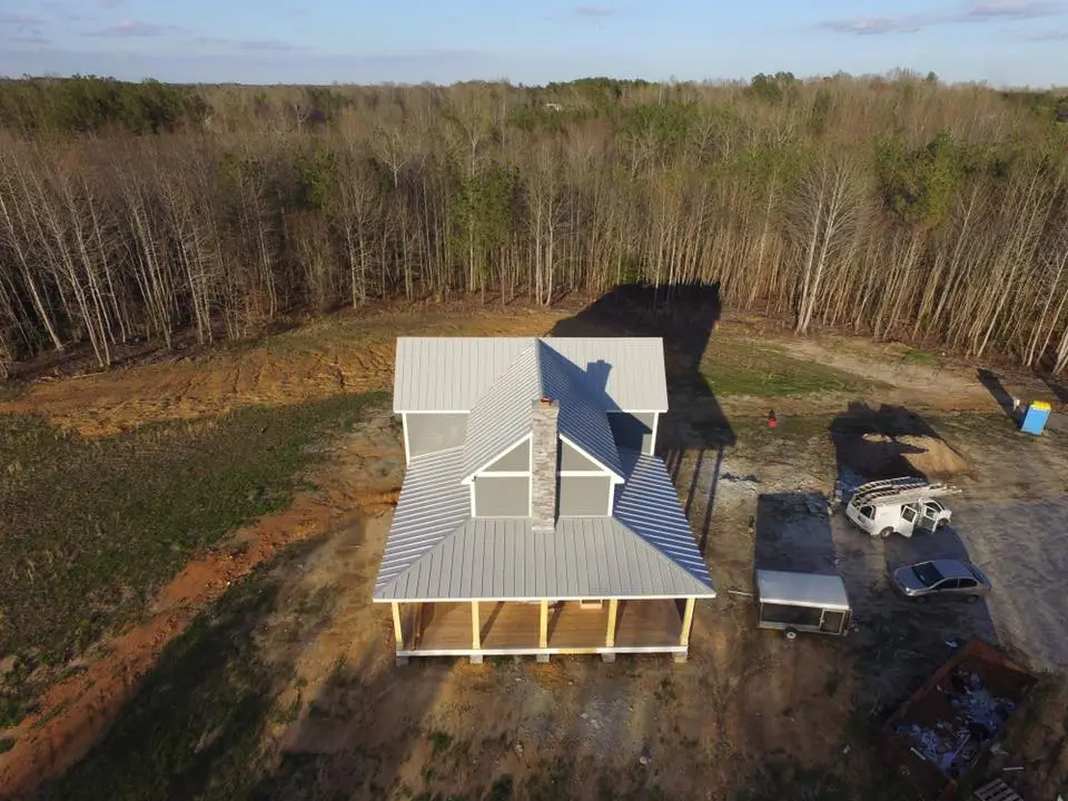 Farmhouse Home Plan with 2 Floors and 4 Bedrooms (5)