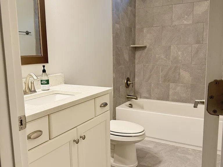 9cb97b8aecc65f4e391e1b8ac02ecc57-cc_ft_768