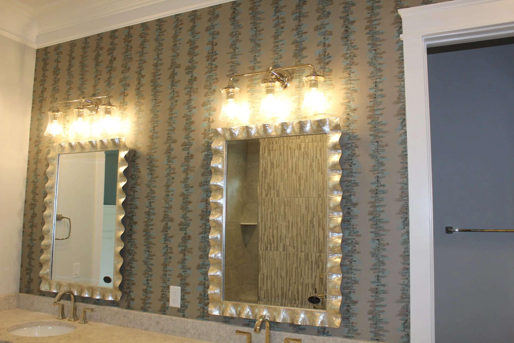 LUXURY (44)