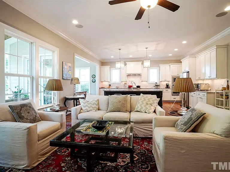 98d7643be704800203fef802f6d2d68c-cc_ft_768