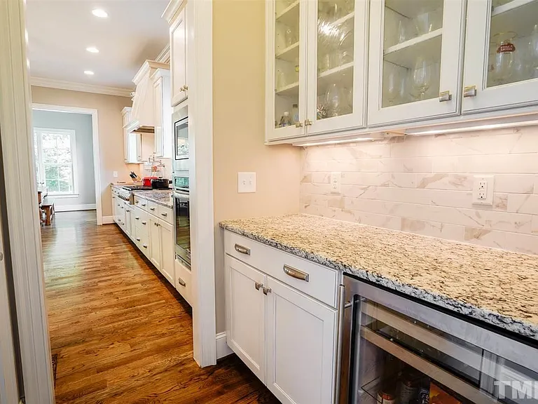 f415bd304f7fdc2cabfcf441d05f06fa-cc_ft_768