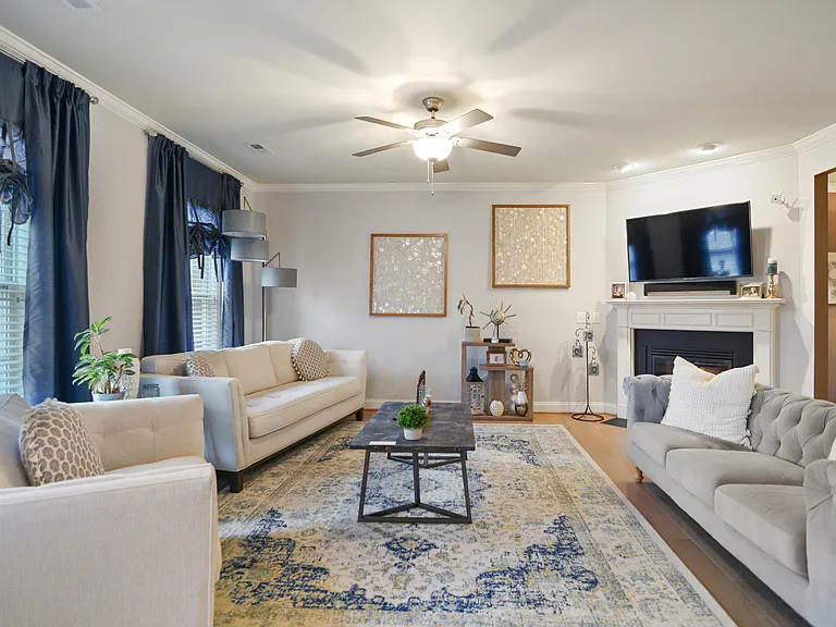 e810da14730f366c6fd28b5ed2f0aaa8-cc_ft_768