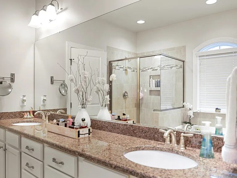 df68db44c0a1649a90b6e13c5d5c9630-cc_ft_768