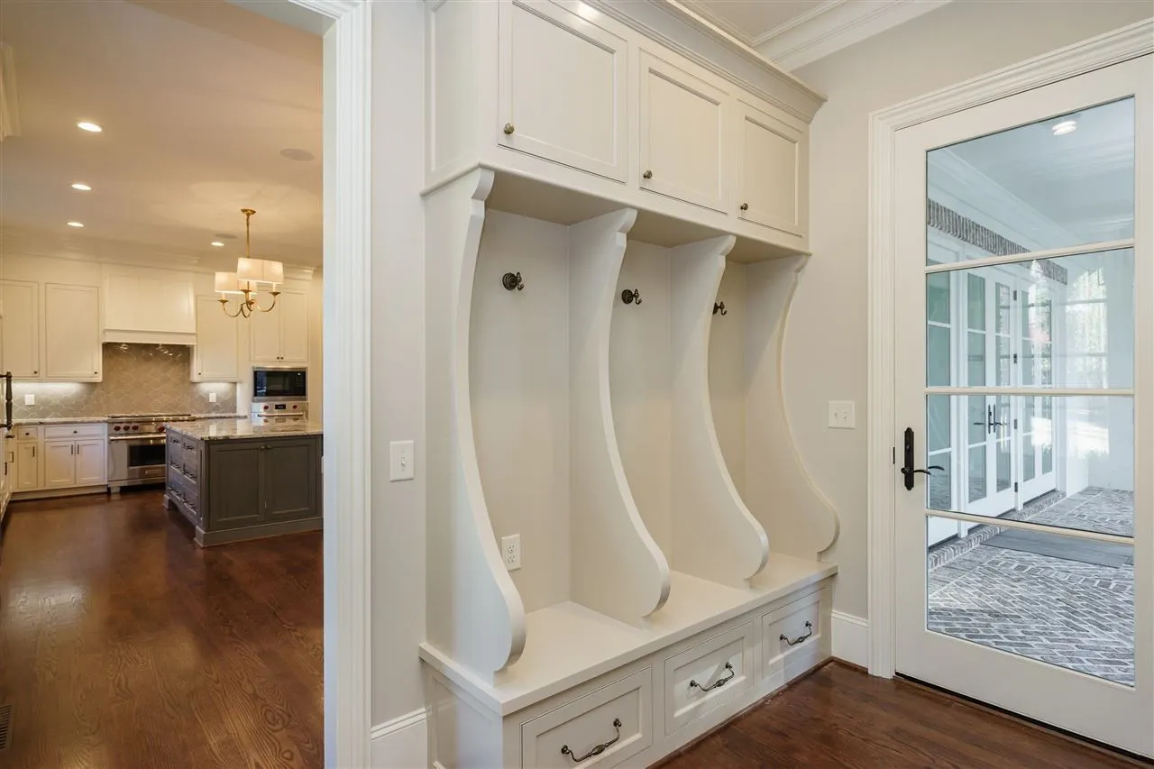 LUXURY (15)