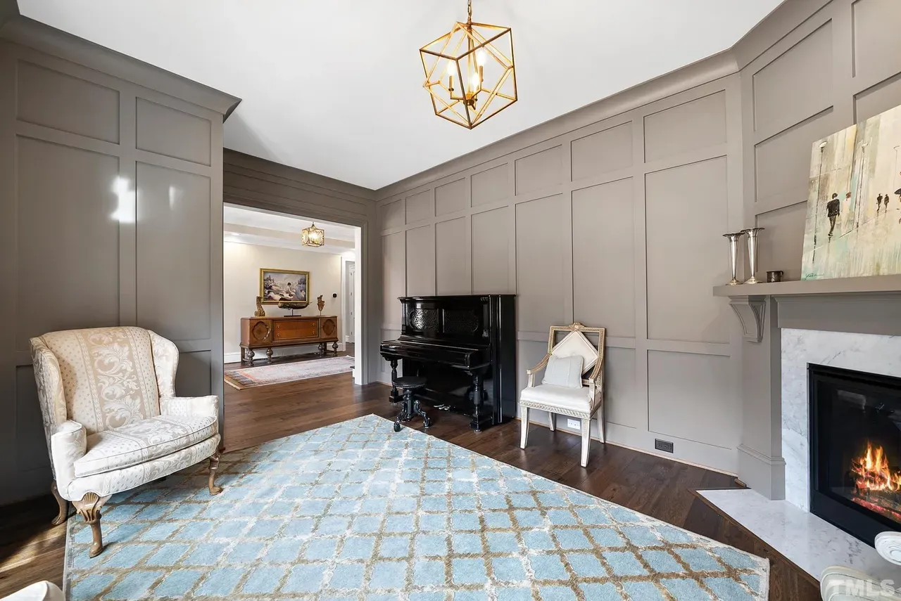 LUXURY (44)