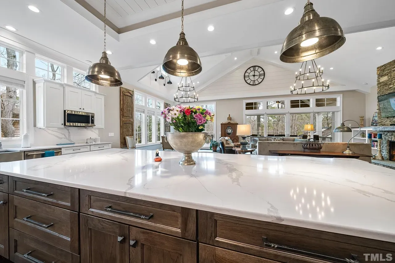 LUXURY (51)