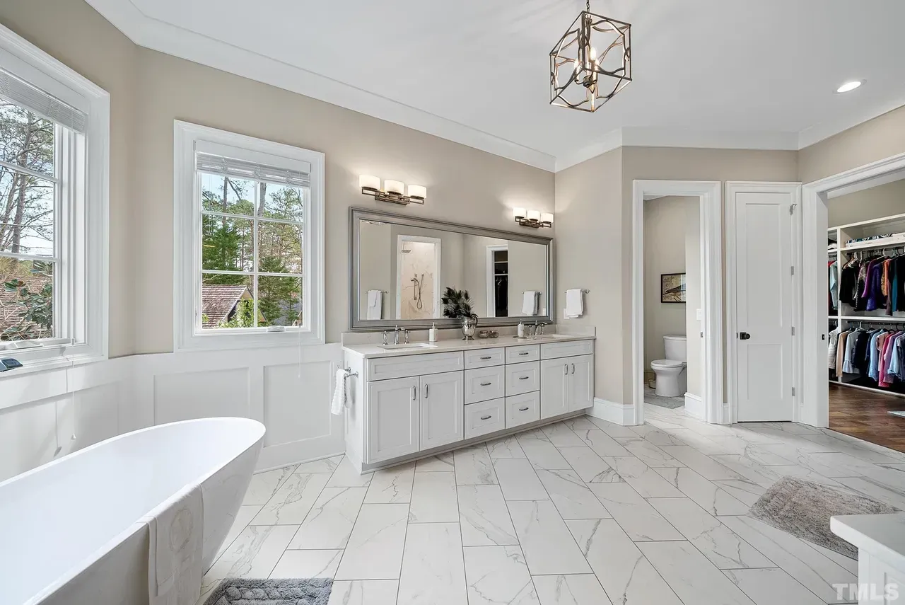 LUXURY (56)