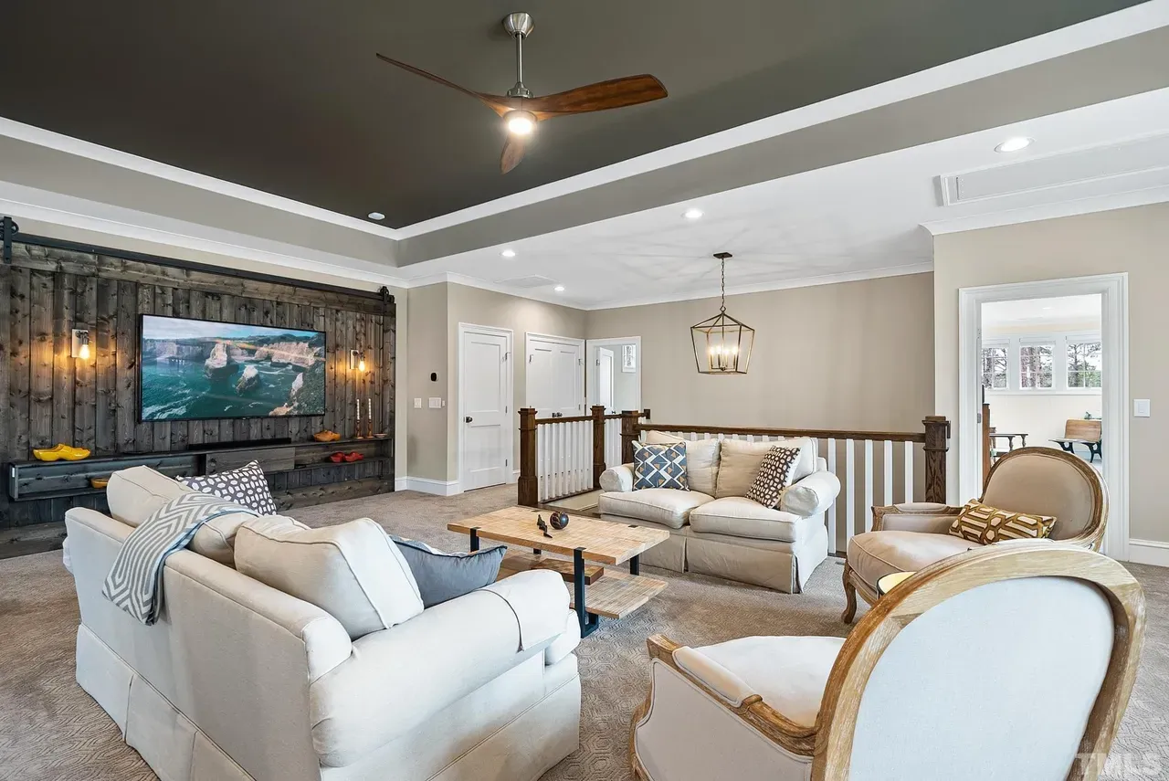 LUXURY (65)
