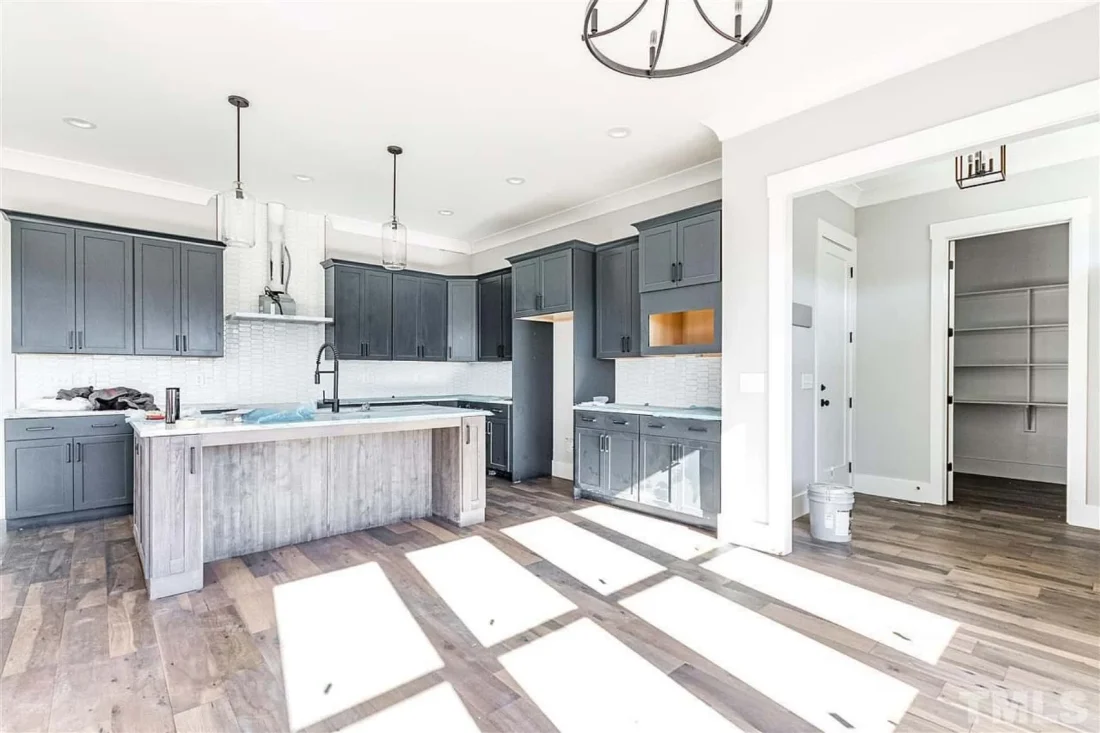 Traditional Craftsman Home Plan with 4 Bedrooms & Timeless Charm