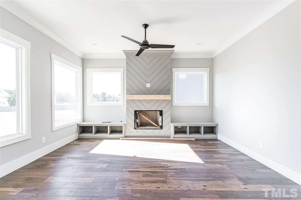 Traditional Craftsman Home Plan with 4 Bedrooms & Timeless Charm