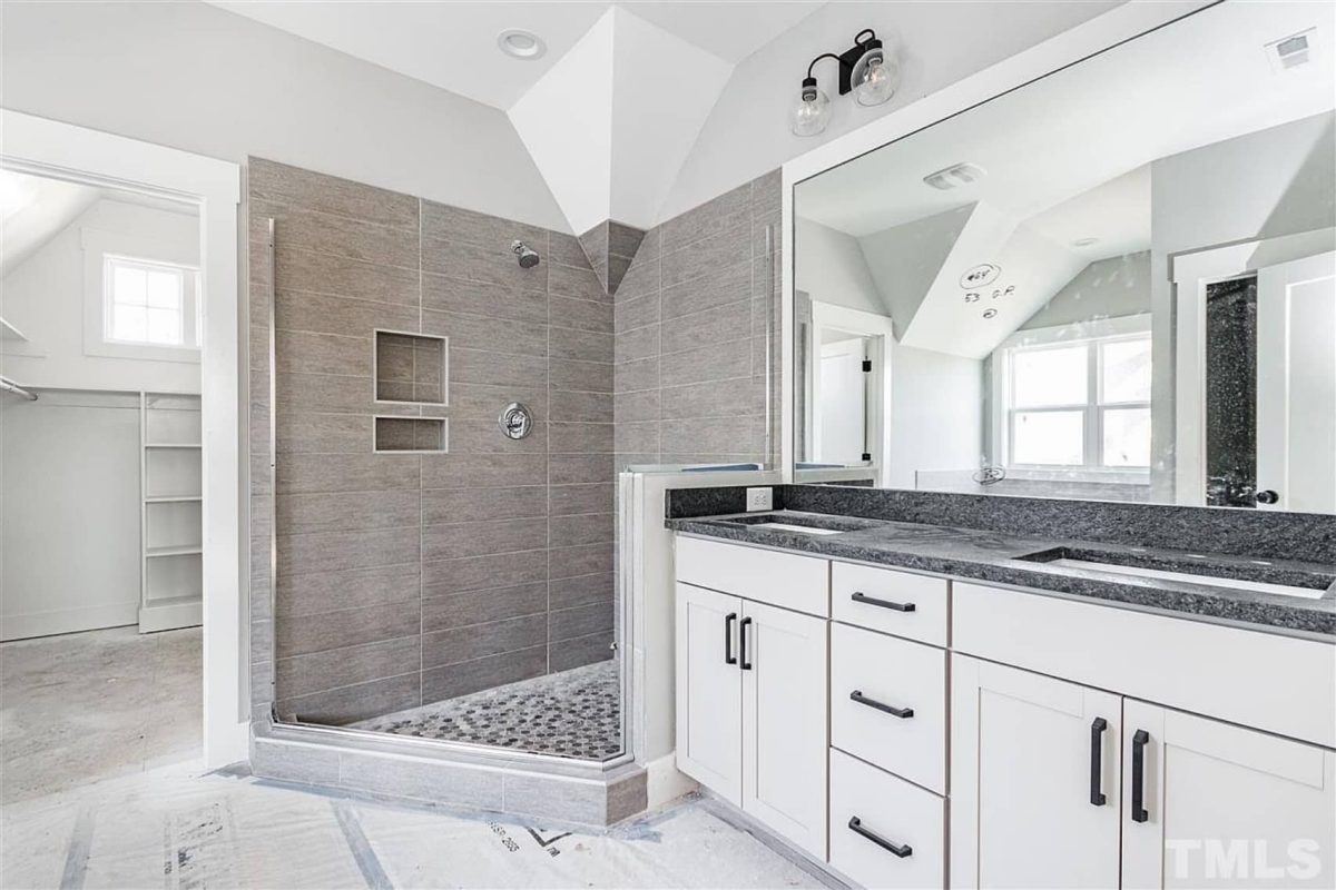 Traditional Craftsman Home Plan with 4 Bedrooms & Timeless Charm