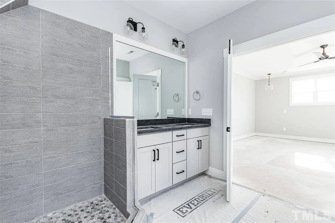 Traditional Craftsman Home Plan with 4 Bedrooms & Timeless Charm