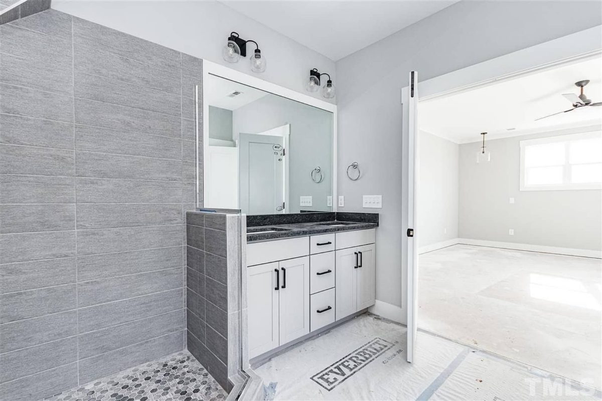 Traditional Craftsman Home Plan with 4 Bedrooms & Timeless Charm