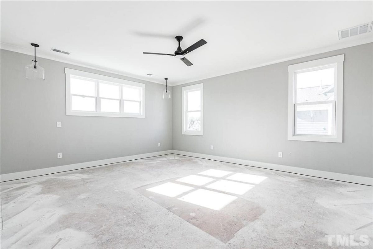 Traditional Craftsman Home Plan with 4 Bedrooms & Timeless Charm