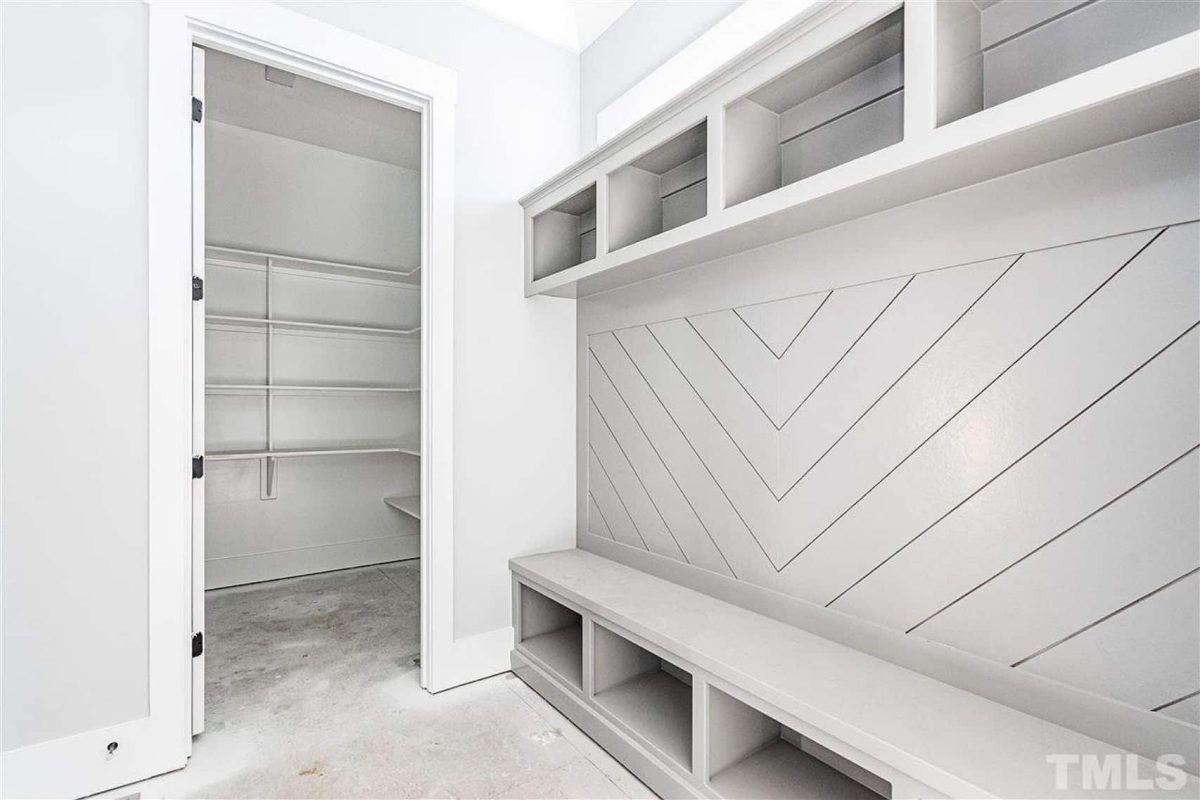 Traditional Craftsman Home Plan with 4 Bedrooms & Timeless Charm