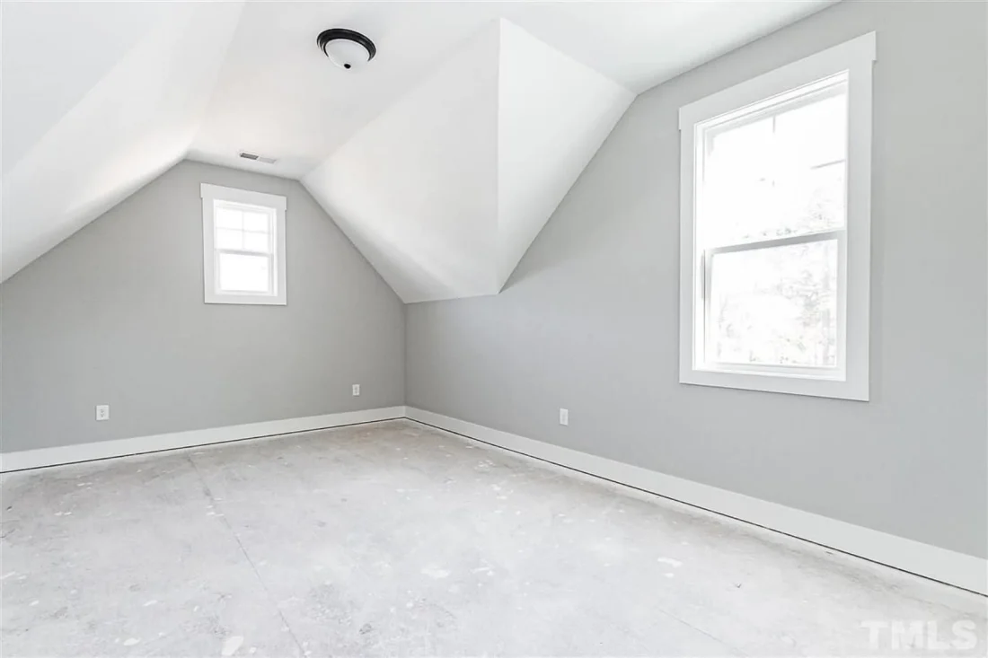 Traditional Craftsman Home Plan with 4 Bedrooms & Timeless Charm