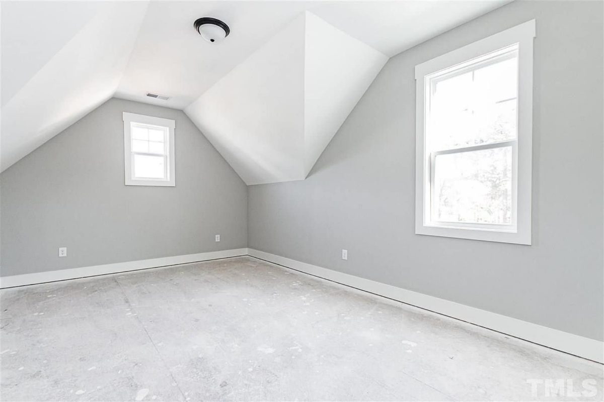 Traditional Craftsman Home Plan with 4 Bedrooms & Timeless Charm