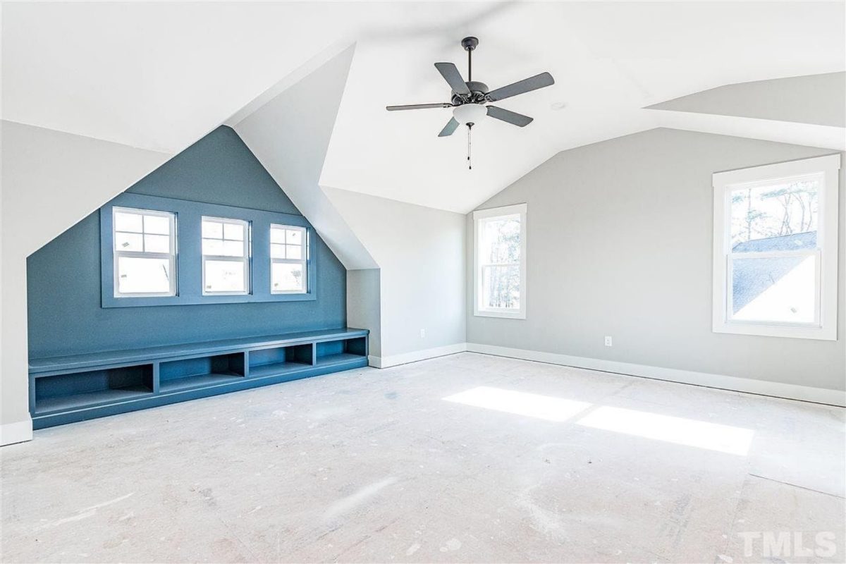 Traditional Craftsman Home Plan with 4 Bedrooms & Timeless Charm