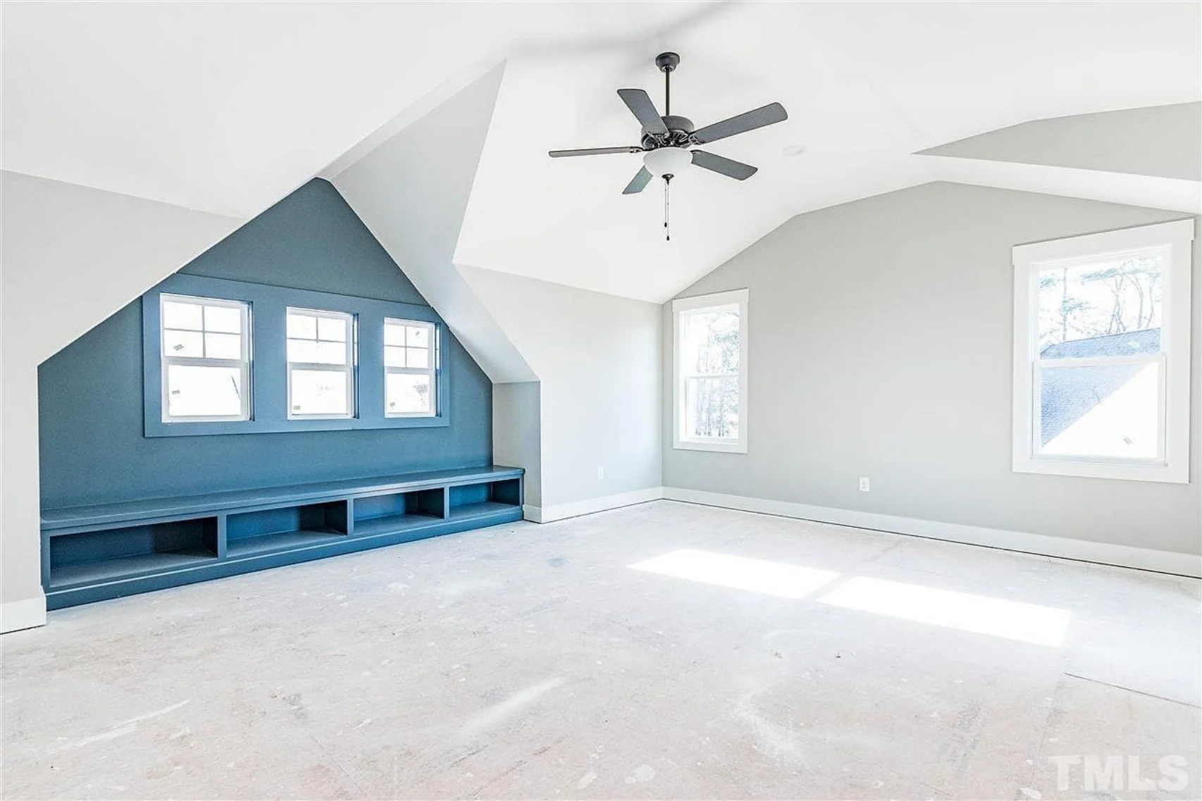 Traditional Craftsman Home Plan with 4 Bedrooms & Timeless Charm