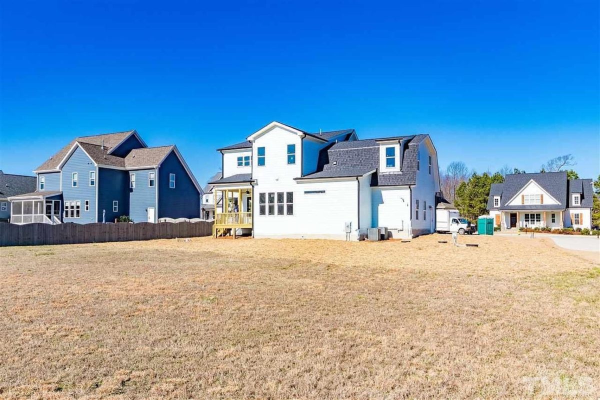 Traditional Craftsman Home Plan with 4 Bedrooms & Timeless Charm