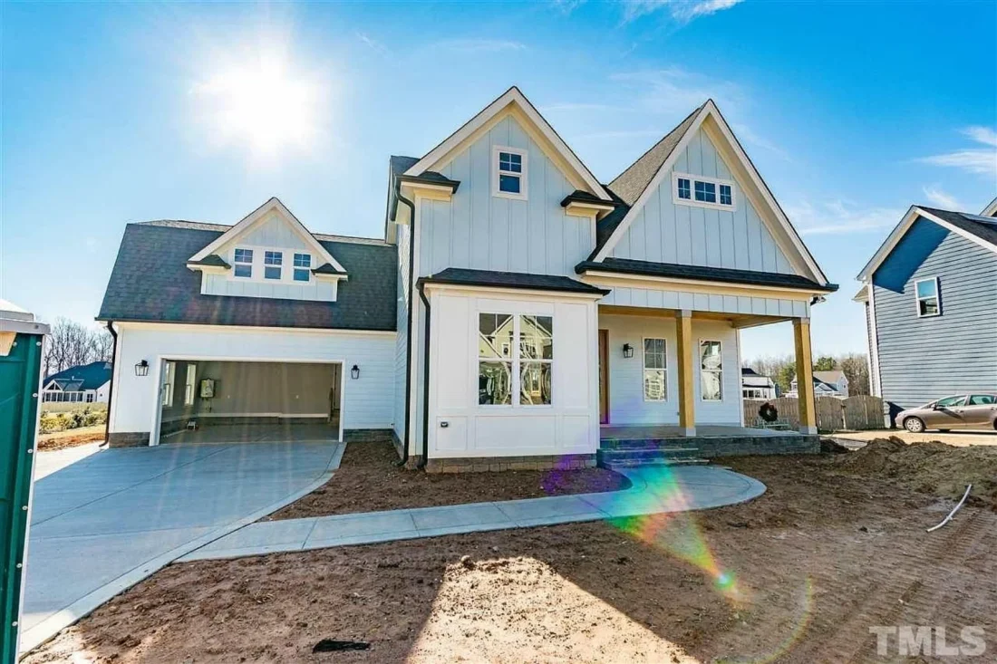 Traditional Craftsman Home Plan with 4 Bedrooms & Timeless Charm