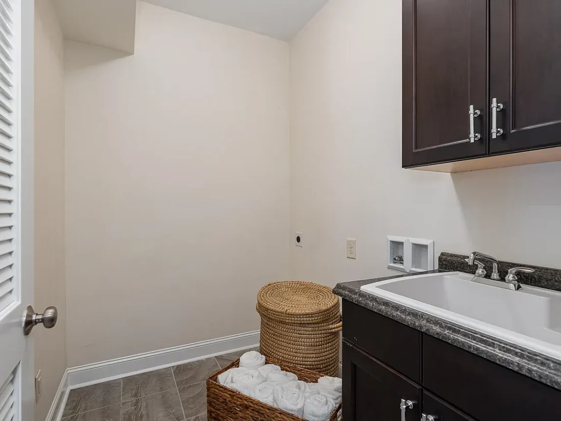 2b3bcc4e21aa49322161af2dc84f1827-cc_ft_1152