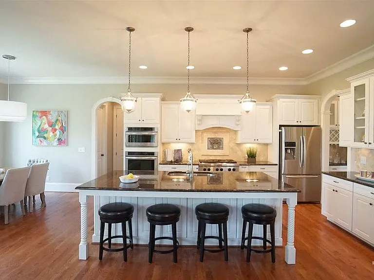 950682c17f897ee92823676c57e7b7c8-cc_ft_768