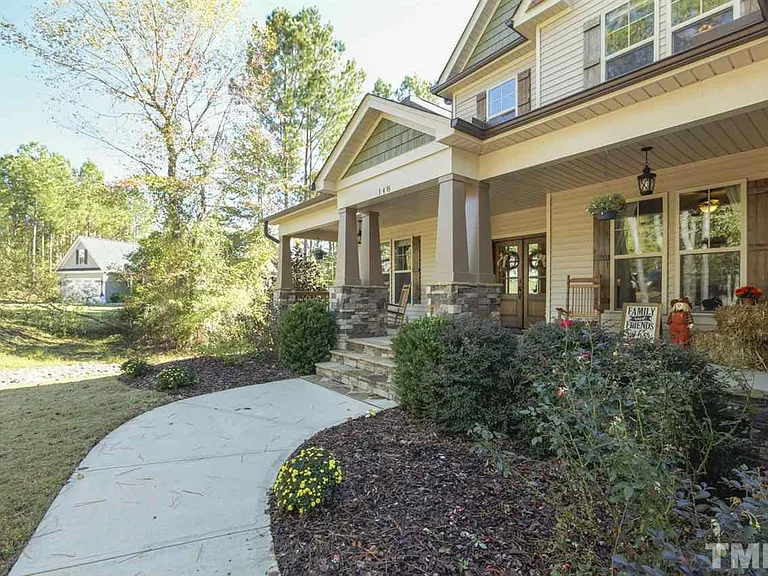 TRADITIONAL CRAFTSMAN (2)