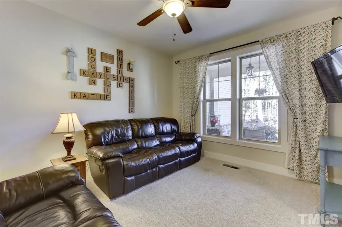 TRADITIONAL CRAFTSMAN (4)