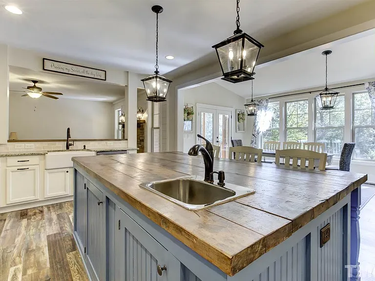 TRADITIONAL CRAFTSMAN (9)