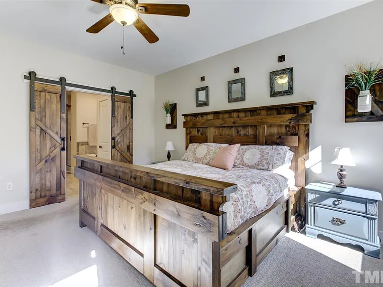 TRADITIONAL CRAFTSMAN (15)