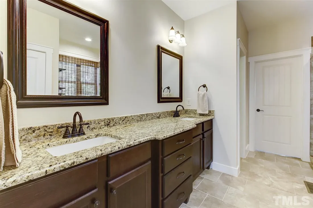 TRADITIONAL CRAFTSMAN (16)