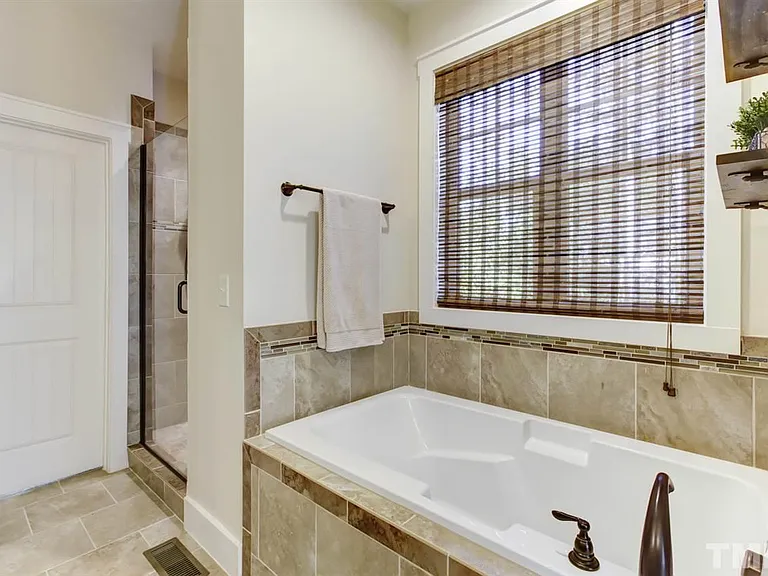 TRADITIONAL CRAFTSMAN (17)