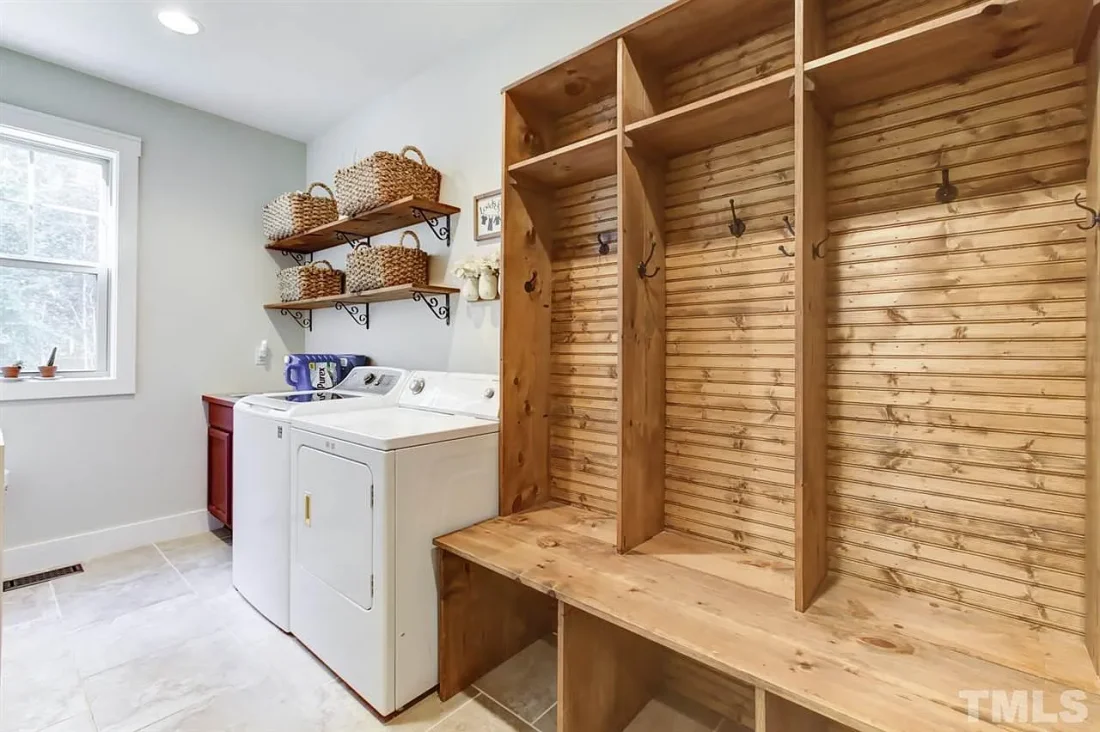 TRADITIONAL CRAFTSMAN (19)