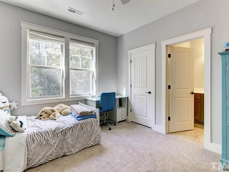 TRADITIONAL CRAFTSMAN (23)