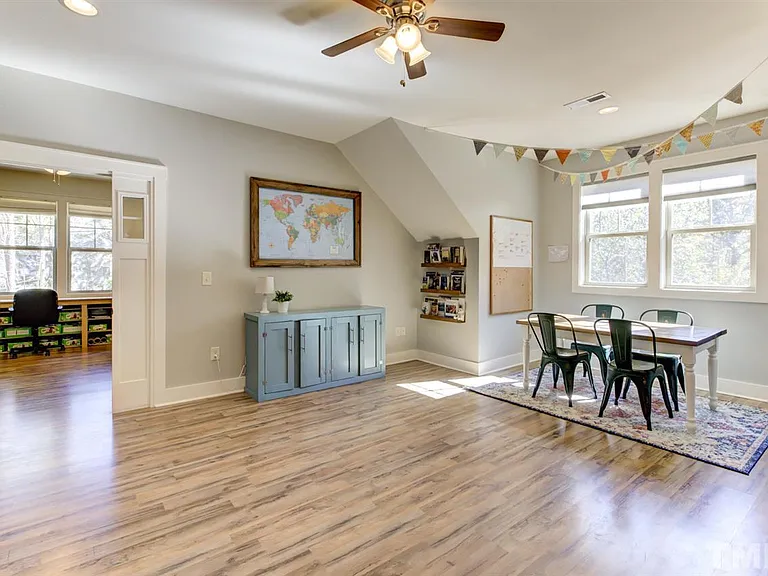 TRADITIONAL CRAFTSMAN (26)