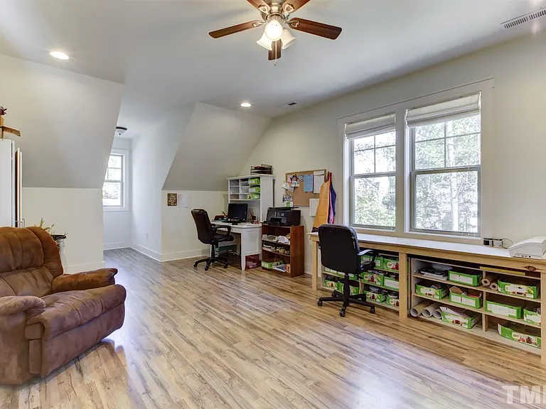 TRADITIONAL CRAFTSMAN (27)