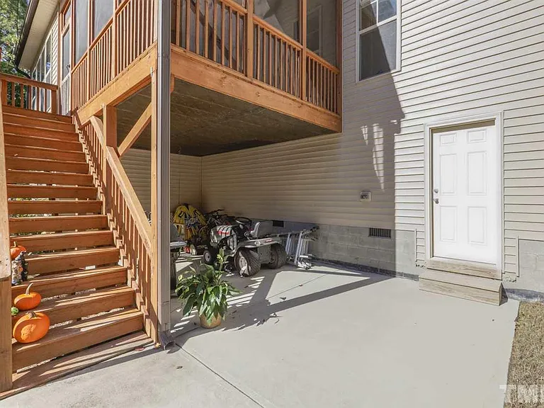 TRADITIONAL CRAFTSMAN (29)