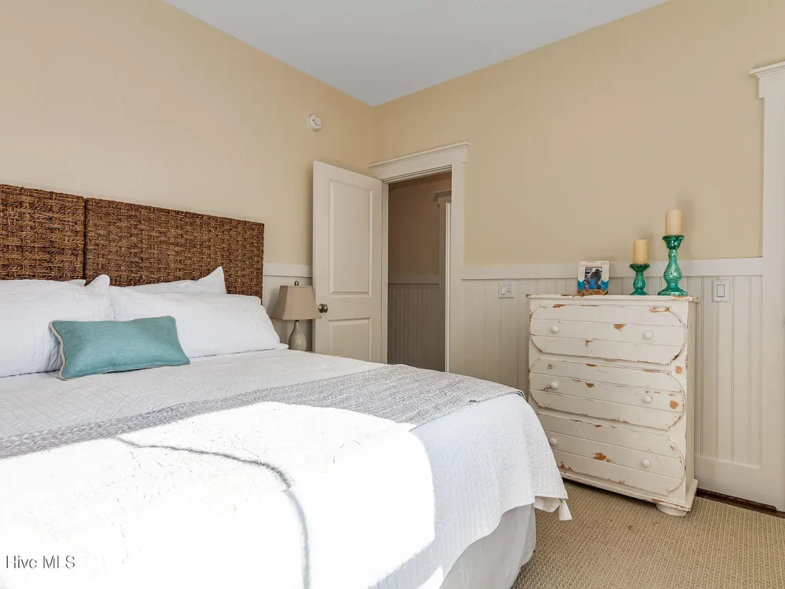 438cce6d8a8ce71f58d6cbde595b52fb-cc_ft_1536