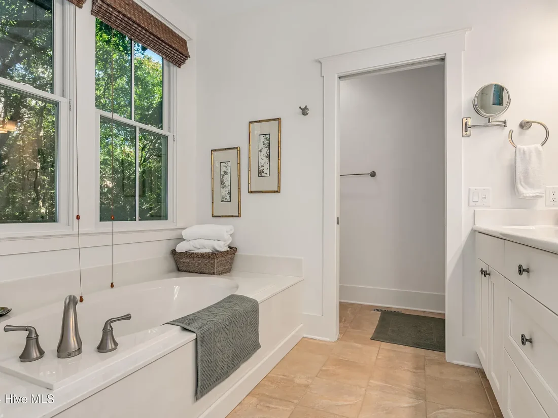 98818361810f916fb8134f51055b99ad-cc_ft_1536