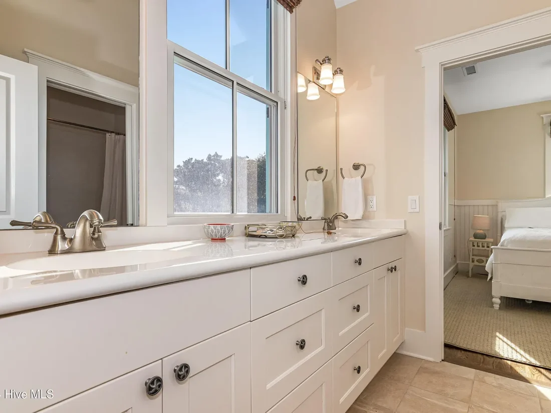 ede3ff8326f818f5c34926a685dab4a8-cc_ft_1536