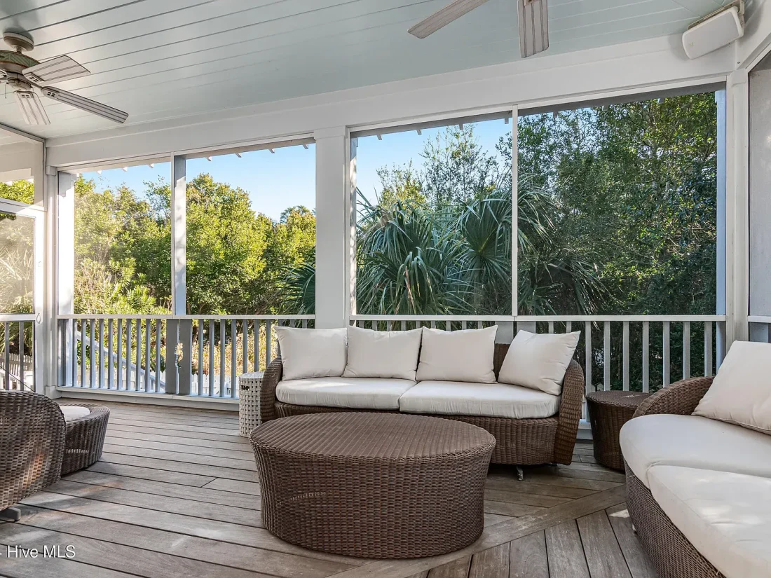 eebc86d71cb840411ad5bfcec49889a2-cc_ft_1536