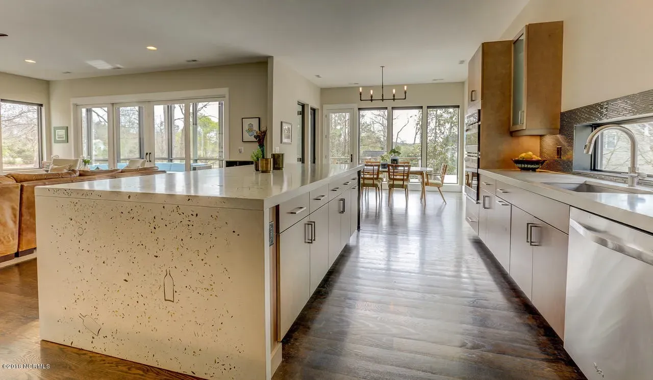 MODERN CONTEMPORARY (8)