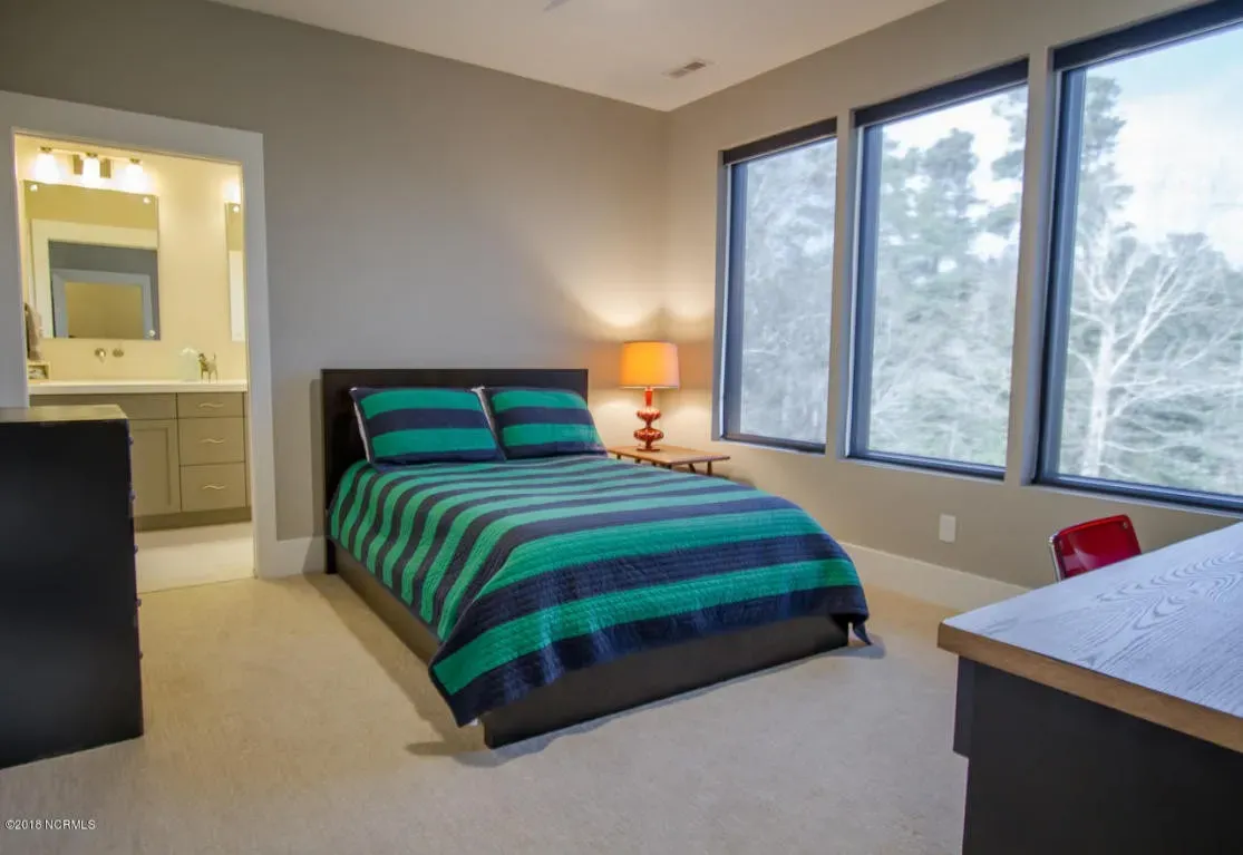 MODERN CONTEMPORARY (18)